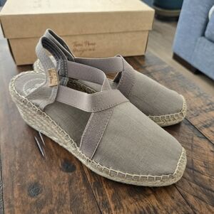 Toni Pons Ter Medium wedge vegan espadrilles. Color: Taupe. Size US 6. New.